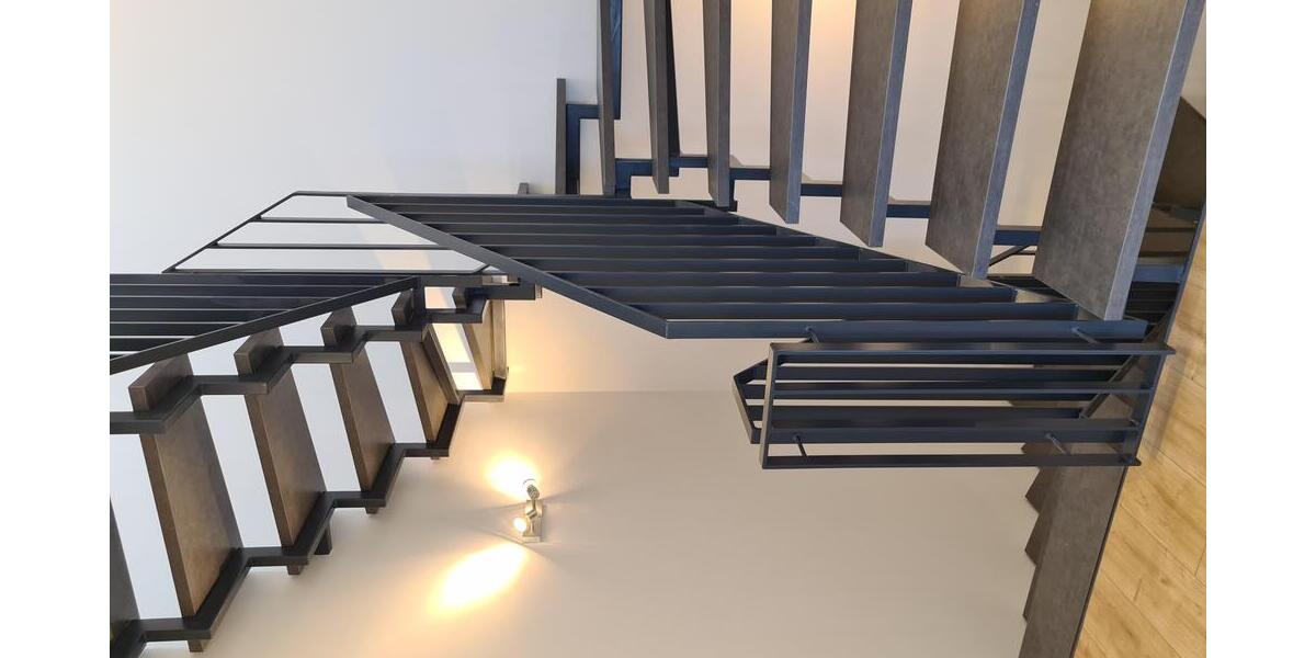 Foto 18_Treppe zum DG